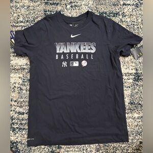 Nike New York Yankees Shirt